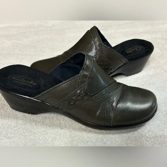 Clark’s Bendables Women’s Dark Grey Slip On Leather Clogs Size 8 - Picture 2 of 7